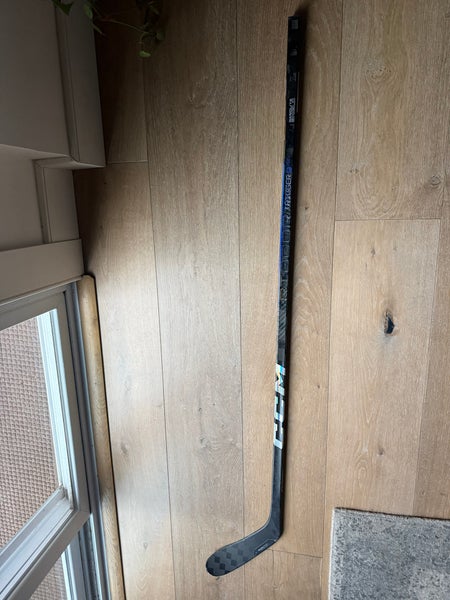 Intermediate CCM Ribcor Trigger 9 Pro Right Handed Hockey Stick P28 55 Flex (Used)