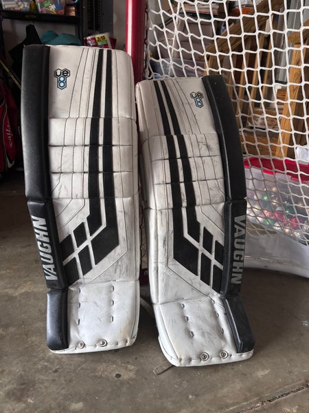 31" Vaughn Velocity VE8 Goalie Leg Pads (Used)