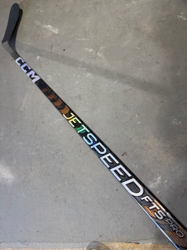 CCM JETSPEED FT5 PRO, Pro Stock Hockey Stick Grip P28 80 Flex Right 1604
