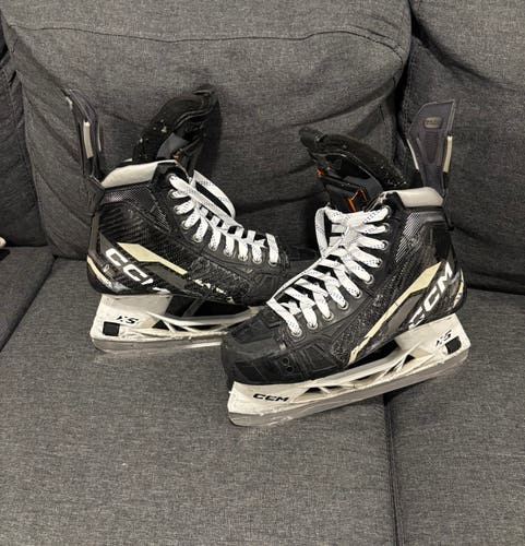 2022 CCM AS-V Pro Hockey Skates Regular Width 8 (Used)