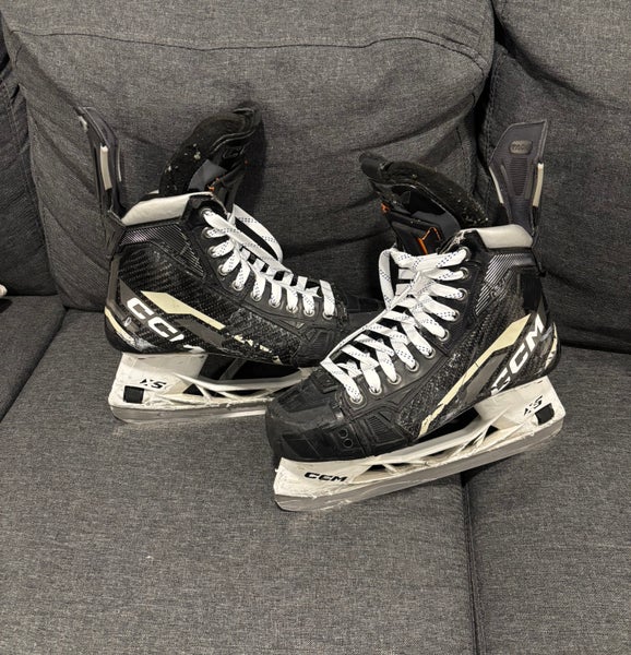 2022 CCM AS-V Pro Hockey Skates Regular Width 8 (Used)