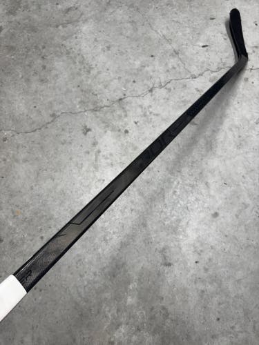 P28 77 Flex Senior Bauer Vapor Hyperlite Left Handed Hockey Stick Pro Stock (Used) KUCHEROV