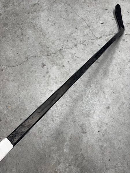 P28 77 Flex Senior Bauer Vapor Hyperlite Left Handed Hockey Stick Pro Stock (Used) KUCHEROV