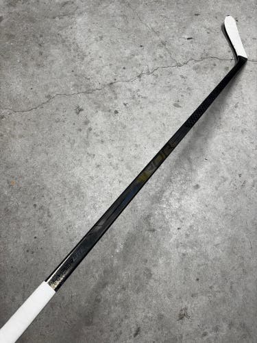 P28 77 Flex Senior Bauer Vapor Hyperlite Left Handed Hockey Stick Pro Stock (Used) KUCHEROV