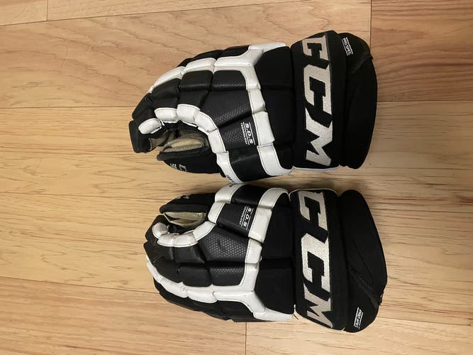 CCM CS 400 Gloves 14" (Used)