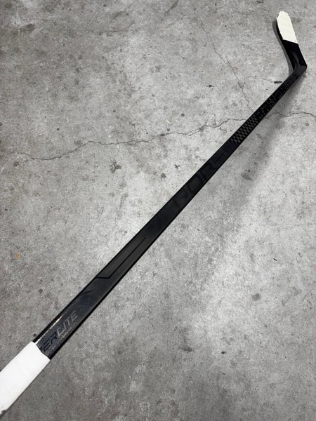 P28 77 Flex Senior Bauer Vapor Hyperlite Left Handed Hockey Stick Pro Stock (Used) KUCHEROV