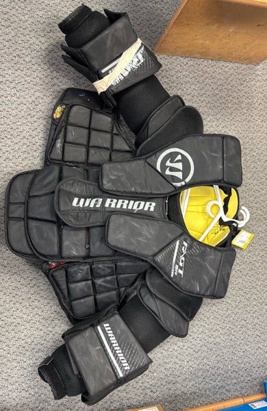 SR S Warrior R/GT SR Ritual GT Used Small Senior Goalie Chest Protector ice hockey goal SM
