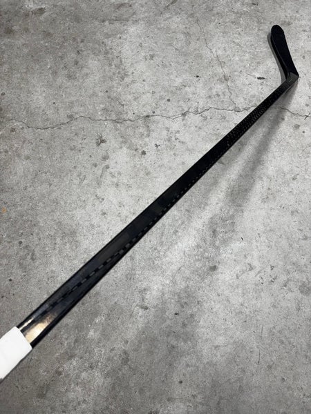 P28 77 Flex Senior Bauer Supreme Ultra Sonic Left Handed Hockey Stick Pro Stock (Used) KUCHEROV