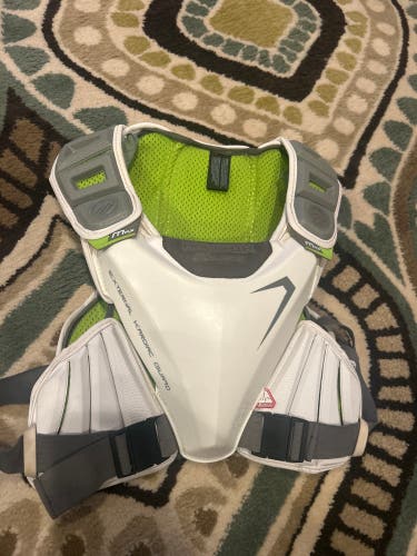 Medium/Large Adult Maverik Max Shoulder Pads (Used)