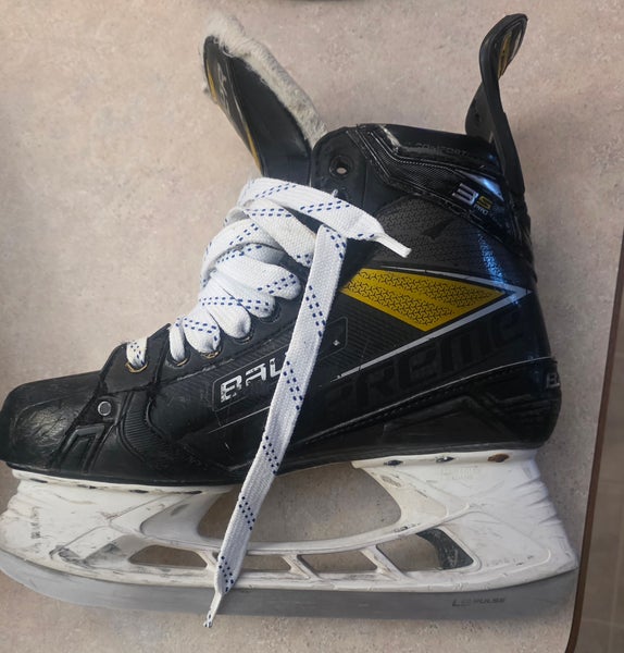 2023 Bauer Supreme 3S Pro Hockey Skates Regular Width 9 (Used)