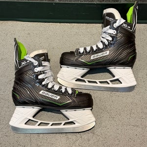 MINT CONDITION Junior Bauer XLS Hockey Skates Size 2