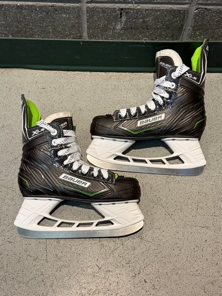 MINT CONDITION Junior Bauer XLS Hockey Skates Size 2