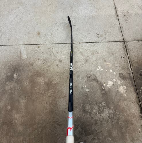 Senior Bauer Vapor Hyperlite Right Handed Hockey Stick P92 77 Flex (Used)