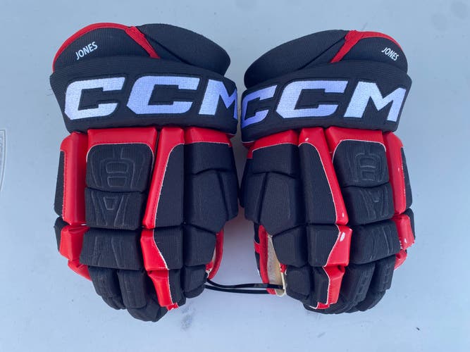 SIGNED SETH JONES CCM HGCL Crazy Light Pro Stock Hockey Gloves 15" Blackhawks 44744