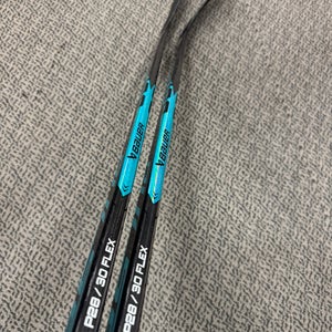 Junior Bauer Pulse Right Handed Hockey Stick P28 30 Flex (New)