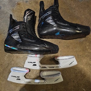 True Catalyst 9X4 Hockey Skates Regular Width 8.5 (Used)