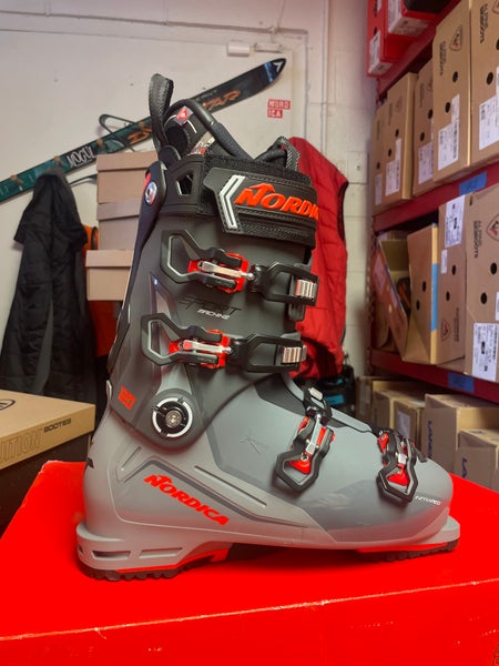 Mondo 29 & 29.5 Men's Nordica SportMachine 3 120 (GW) Ski Boots Stiff Flex (New)