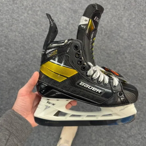 Bauer Supreme Ultrasonic Hockey Skates Regular Width Size 5 (New)