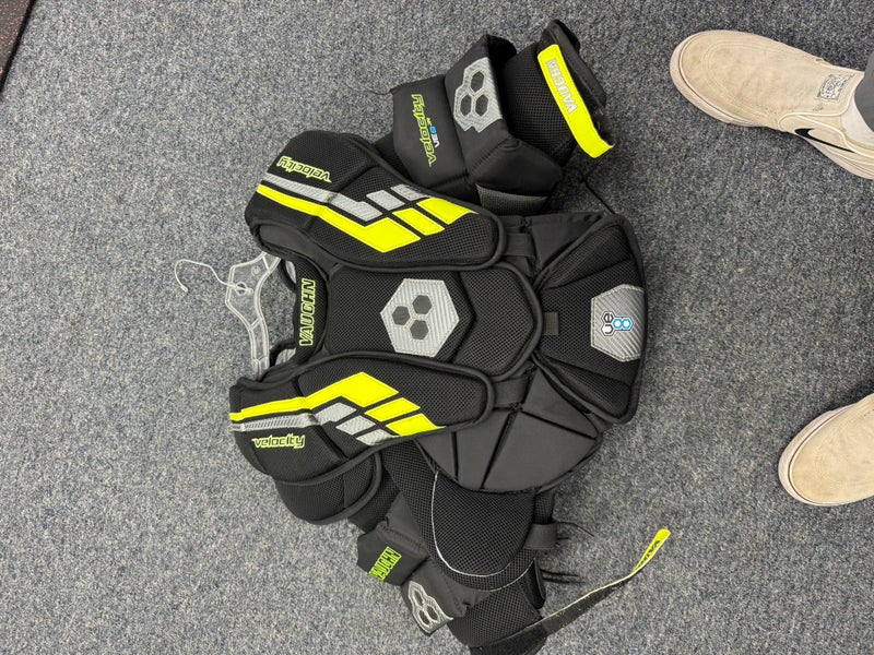 Small / Medium Vaughn Velocity VE8 Junior Goalie Chest Protector (New)