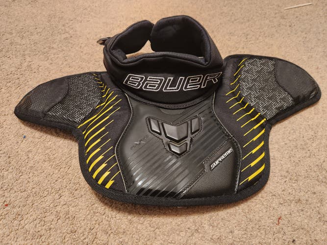 Senior L/XL Bauer Supreme Goalie Neck Guard (New)