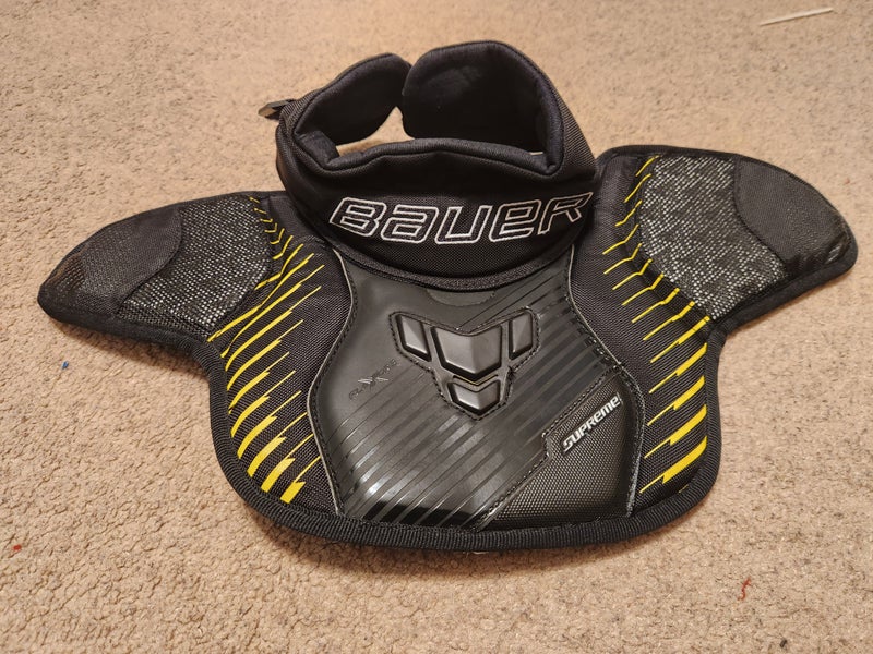 Senior L/XL Bauer Supreme Goalie Neck Guard (New)