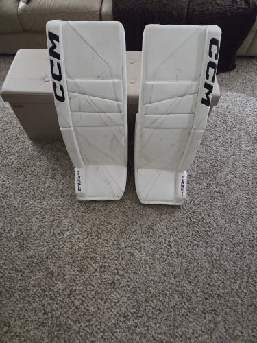 33" +1 CCM Eflex 6.9 Goalie Leg Pads (Used)