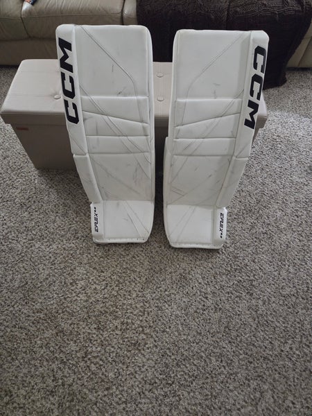 33" +1 CCM Eflex 6.9 Goalie Leg Pads (Used)