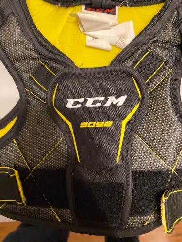 Men's Medium Youth CCM Tacks 3092 Shoulder Pads (Used)