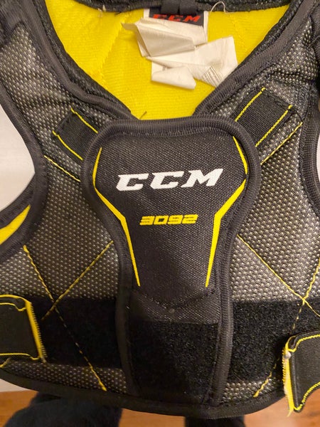 Men's Medium Youth CCM Tacks 3092 Shoulder Pads (Used)