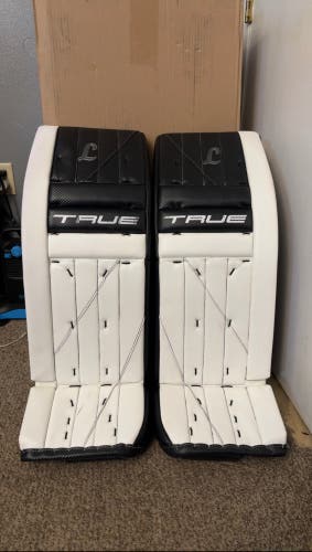 35" True HZRDUS PX4 Regular leg pads and blocker Set Pro Stock (Used)