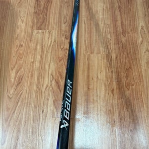Senior Bauer Vapor FlyLite Right Handed Hockey Stick P92