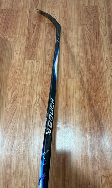 Senior Bauer Vapor FlyLite Right Handed Hockey Stick P92