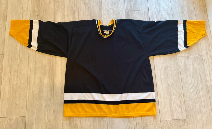 Hockey Player Jersey - CCM by MASKA