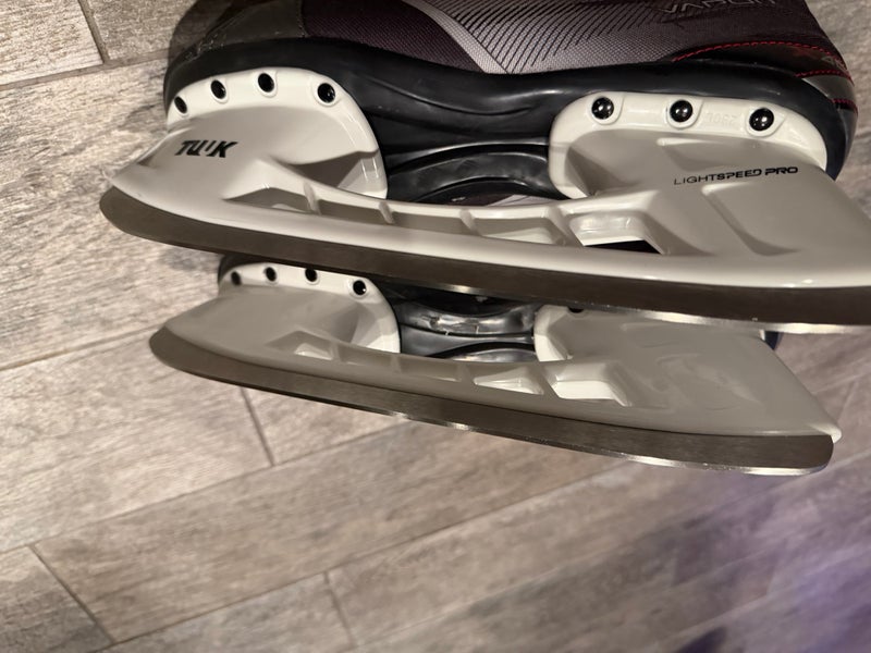 2013 Bauer Vapor X40 Hockey Skates Regular Width 9 (New)