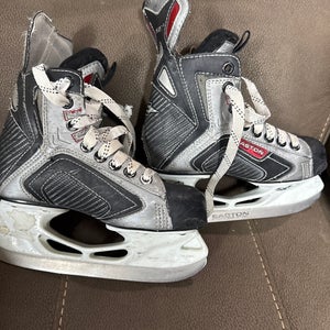 Easton SE2 Hockey Skates 13 (Used)