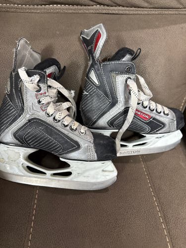 Easton SE2 Hockey Skates 13 (Used)