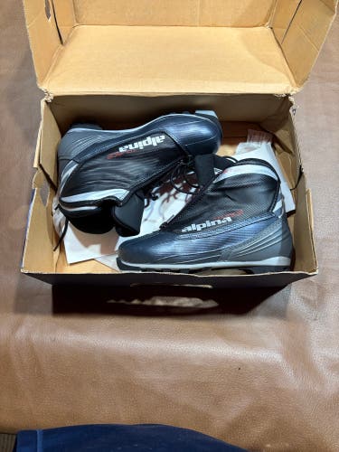 Size 3.0 Alpina Cross Country Ski Boots (Used)
