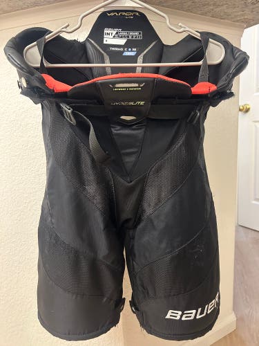 Intermediate Large Bauer Vapor Hyperlite Hockey Pants (Used)