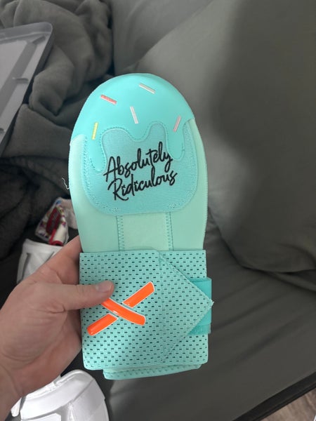 Absolutely Ridiculous Sliding Mitt ( new no box)