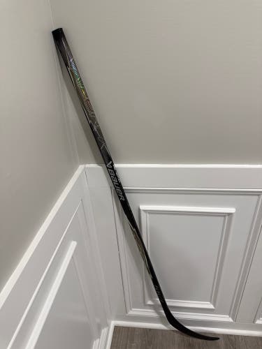 Intermediate Bauer Vapor FlyLite Right Handed Hockey Stick P92 (New) 65 Flex flex gray