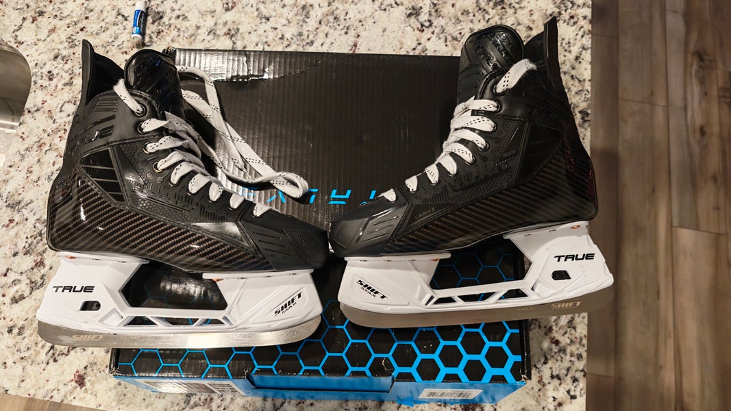 2025 True Catalyst 5X4 Hockey Skates Wide Width 7.5 (New)