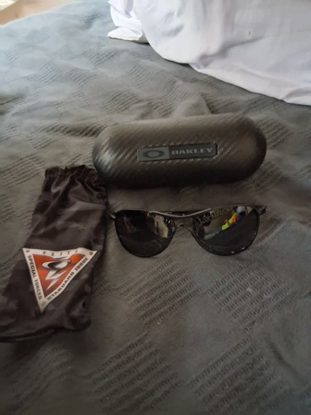 Men's Adult Medium/Large Men's Oakley Sunglasses (New)