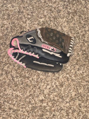 Louisville Slugger Diva RH Softball Glove 11" (Used)