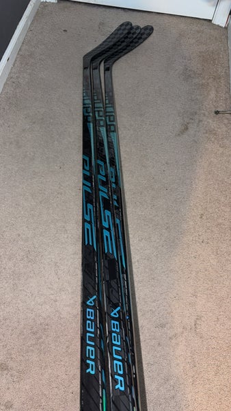 Senior Bauer Pulse Right Handed Hockey Stick P92 77 Flex (New)
