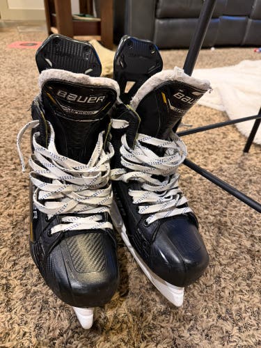 2022 Bauer Supreme M5 Pro Hockey Skates Narrow Width 10 (Used)