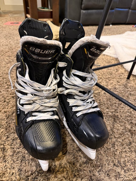 2022 Bauer Supreme M5 Pro Hockey Skates Narrow Width 10 (Used)