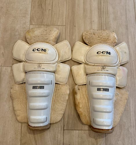 Vintage Hockey Player Shin Guard “Lot” (CCM, Playmaker, Hattem)
