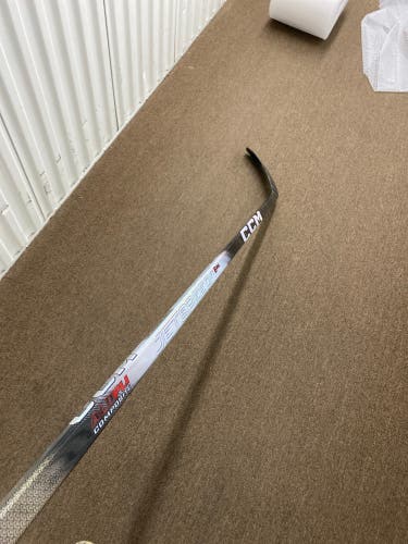 Senior CCM JetSpeed FT8 Pro Right Handed Hockey Stick P28 65 Flex (New)