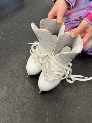 Jackson Ultima Figure Skates B Junior 1 (Used)