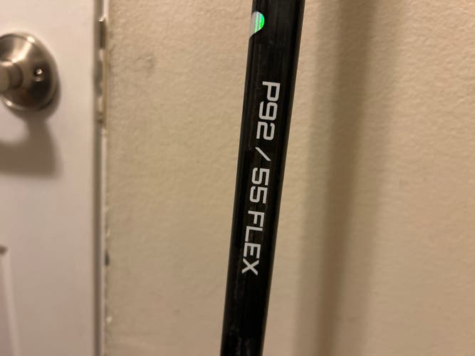 Intermediate Bauer Vapor FlyLite Right Handed Hockey Stick P92 55 Flex Pro Stock (Used)